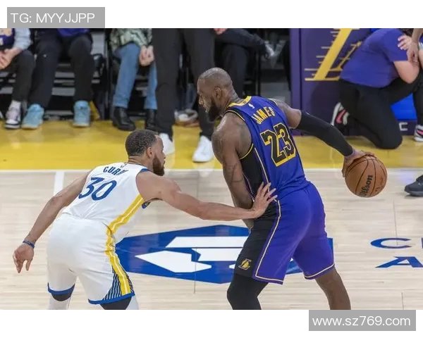 詹姆斯表态支持勇士队友，称对手不容忽视